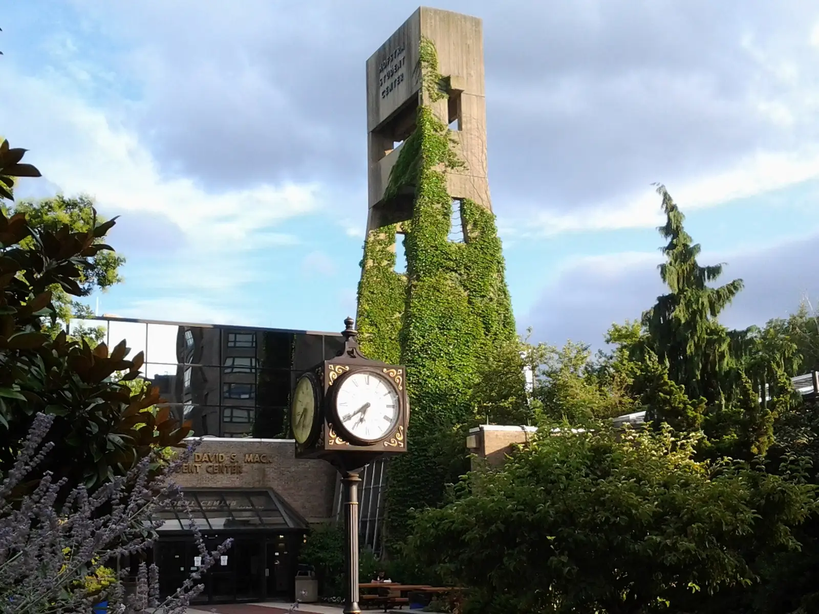 Hofstra University campus — Hofstra University, Sondra & David Mack Student Center